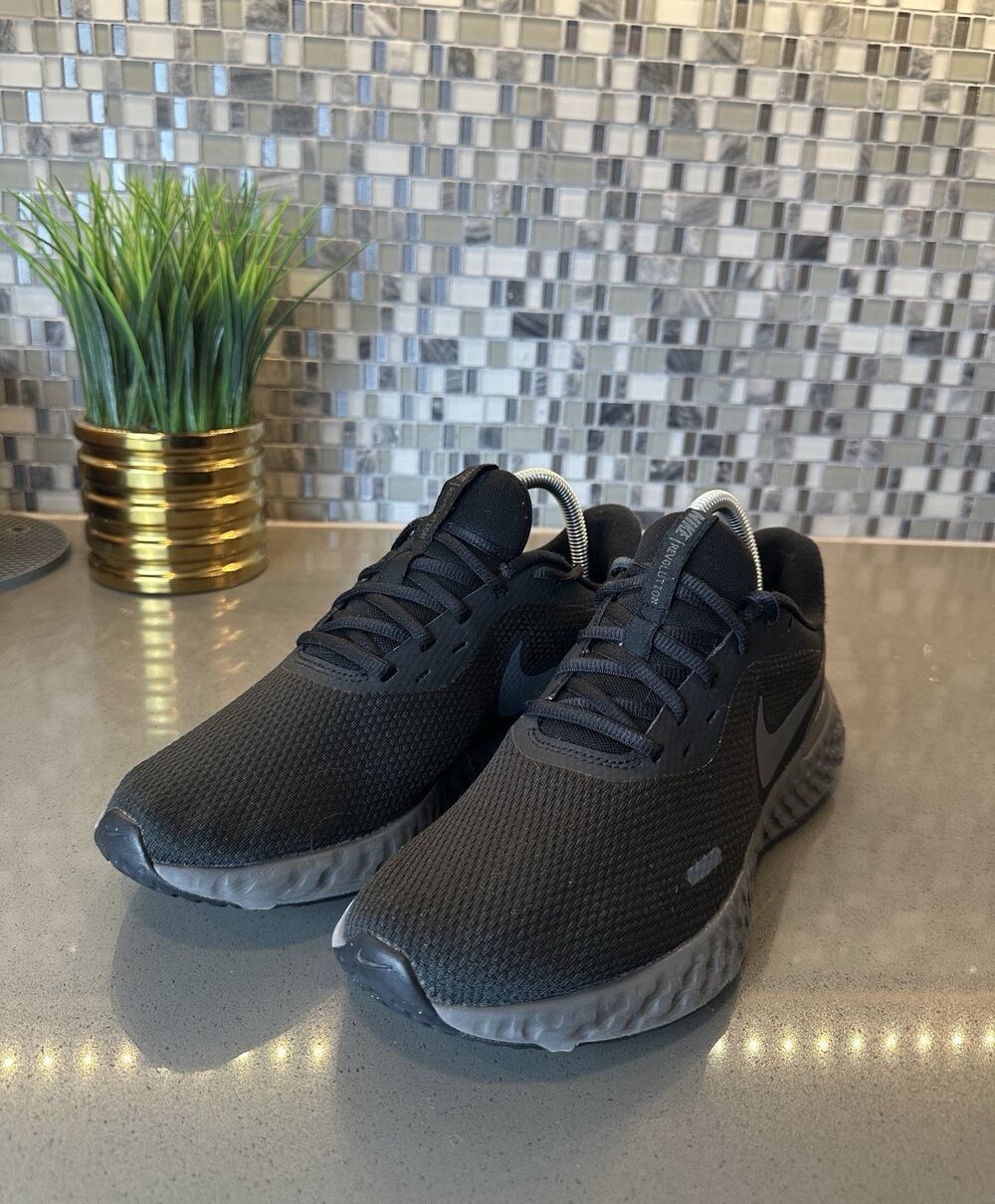 Nike Revolution 5 Athletic Running Shoes Black Men’s Size 9 BQ3207-001